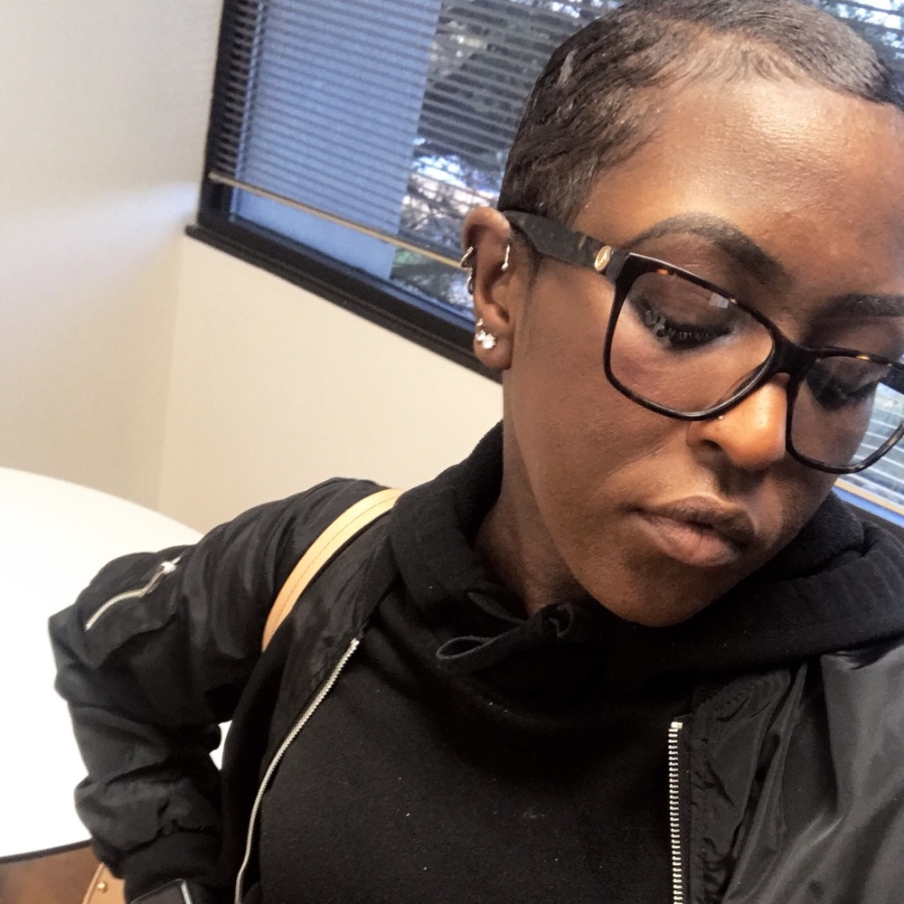 Meet your Posher, Alexis